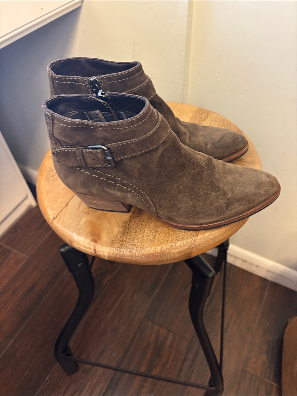 Women’s Aquatalia Suede Ankle Boots in Brown zipper leather Italy